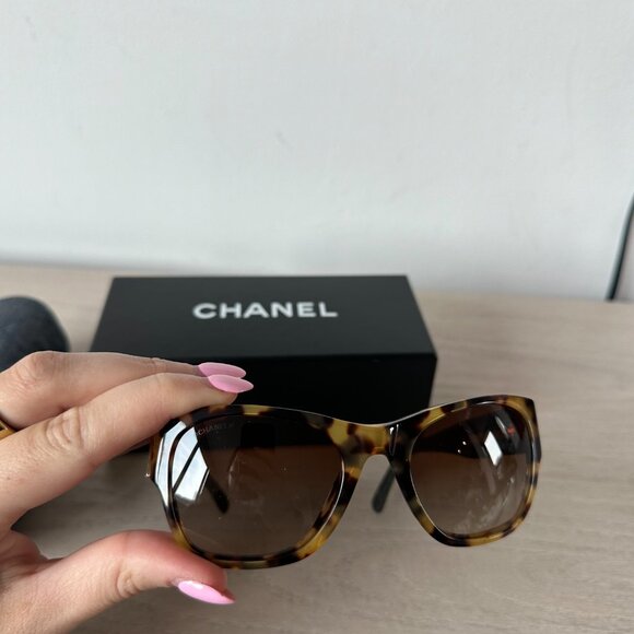 Chanel CC Logo Sunglasses Tortoise and Denim Frame - Picture 7 of 13